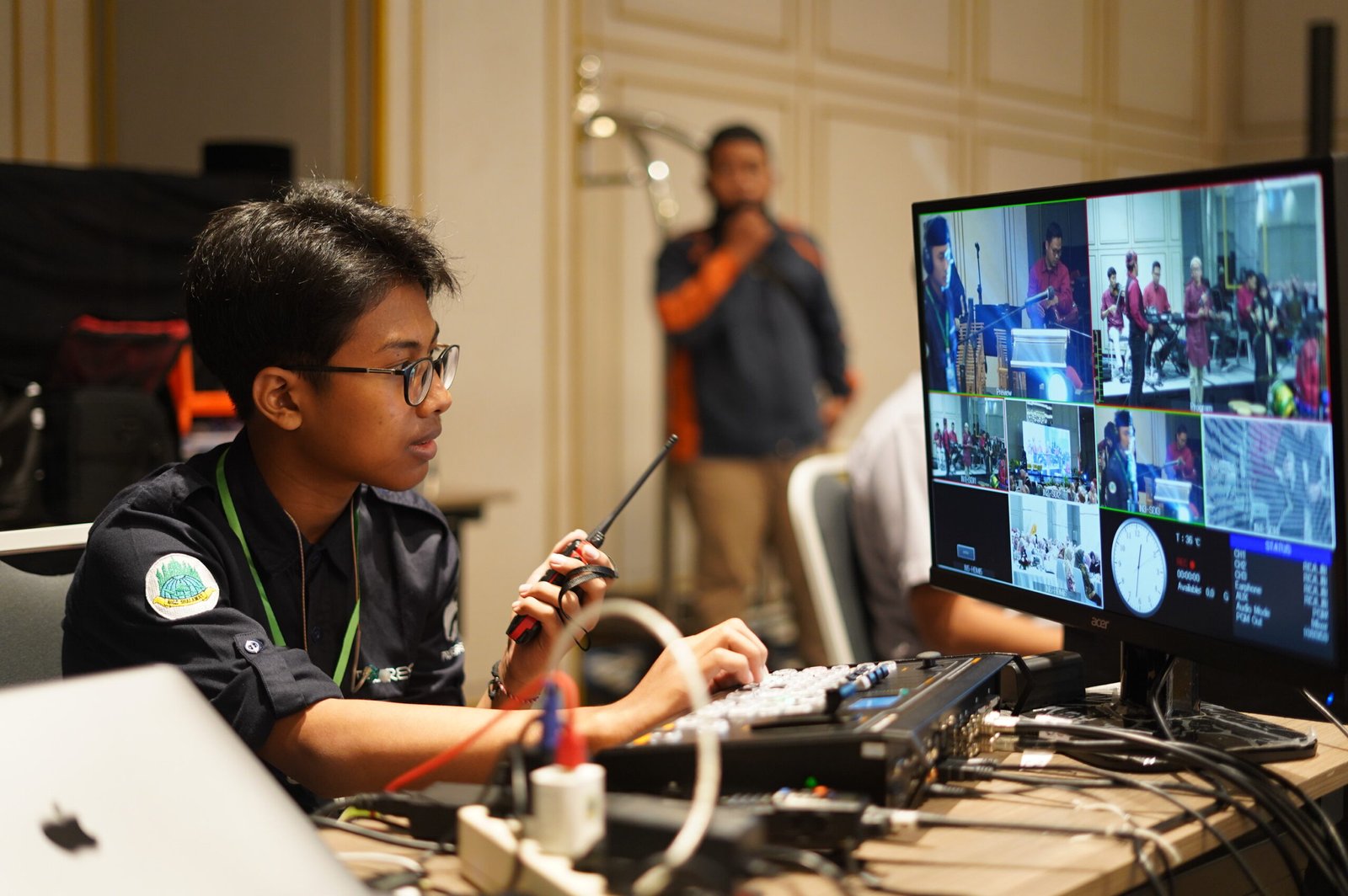 Crew saat setting kamera