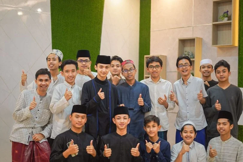 Foto Crew Bersama Gus Azmi Askandar berlokasi di Guest Star - Dokumentasi Progresif TV Bumi Shalawat